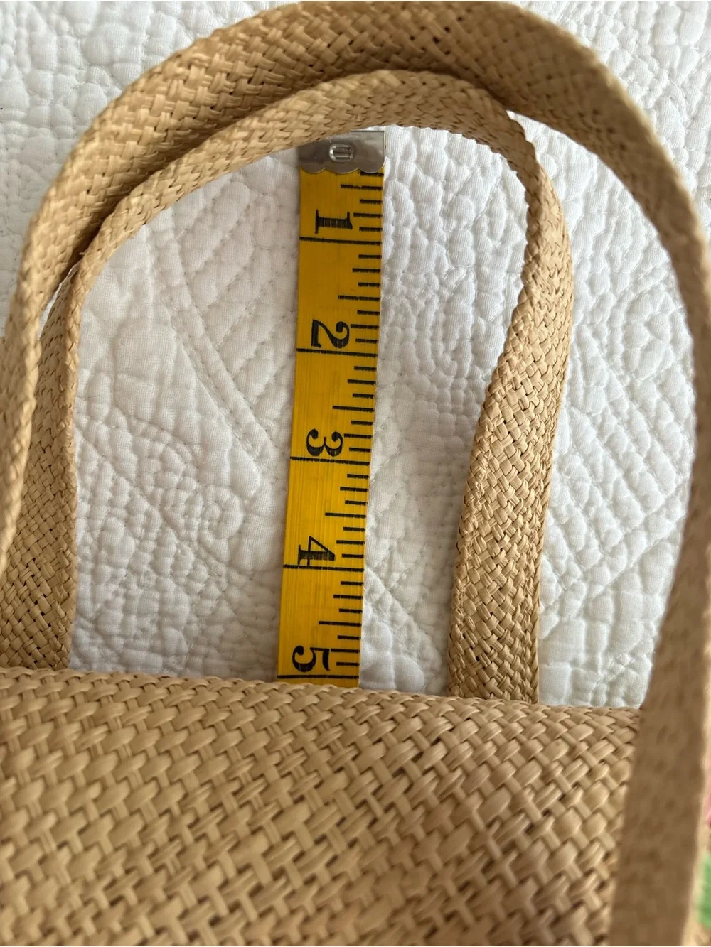 Vintage Bermuda Craft Straw Handbag w/raffia floral decoration. Very nice shape